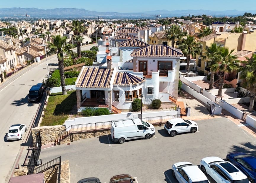 3 bedroom Villa for sale in Algorfa with pool - € 375,000 (Ref: 9863500)