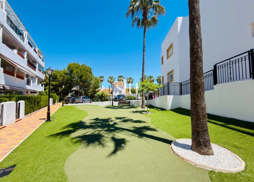 2 makuuhuone Huoneisto myytävänä paikassa Orihuela Costa mukana uima-altaan 
autotalli - 235 000 € (Ref: 9867617)