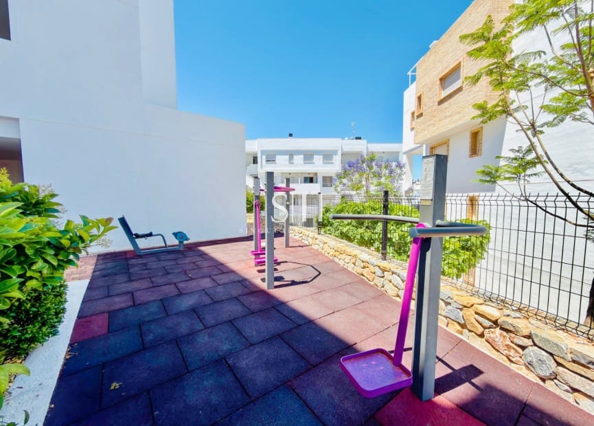 2 makuuhuone Huoneisto myytävänä paikassa Orihuela Costa mukana uima-altaan 
autotalli - 235 000 € (Ref: 9867617)