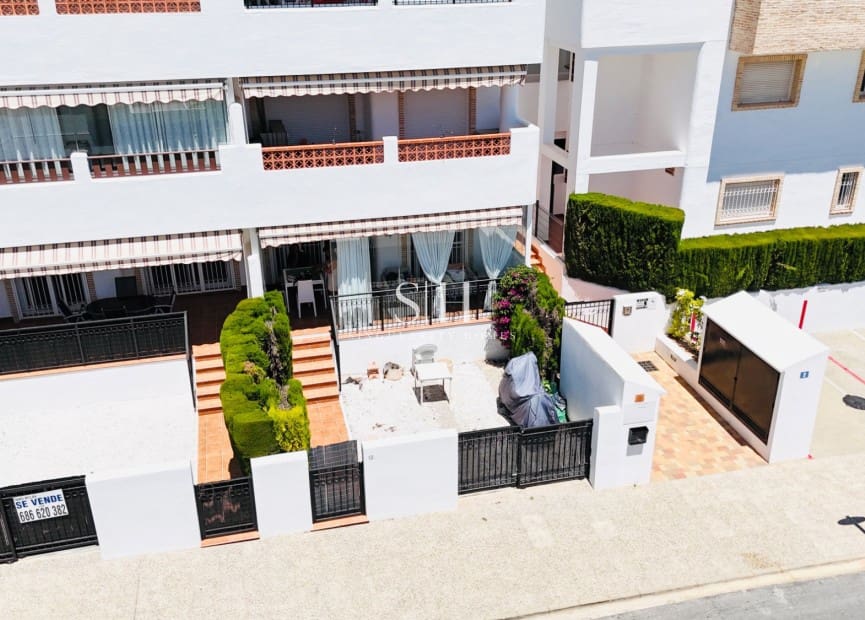 2 makuuhuone Huoneisto myytävänä paikassa Orihuela Costa mukana uima-altaan 
autotalli - 235 000 € (Ref: 9867617)