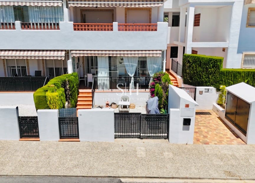 2 makuuhuone Huoneisto myytävänä paikassa Orihuela Costa mukana uima-altaan 
autotalli - 235 000 € (Ref: 9867617)