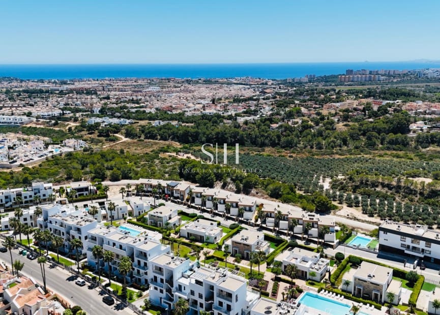 2 makuuhuone Huoneisto myytävänä paikassa Orihuela Costa mukana uima-altaan 
autotalli - 235 000 € (Ref: 9867617)