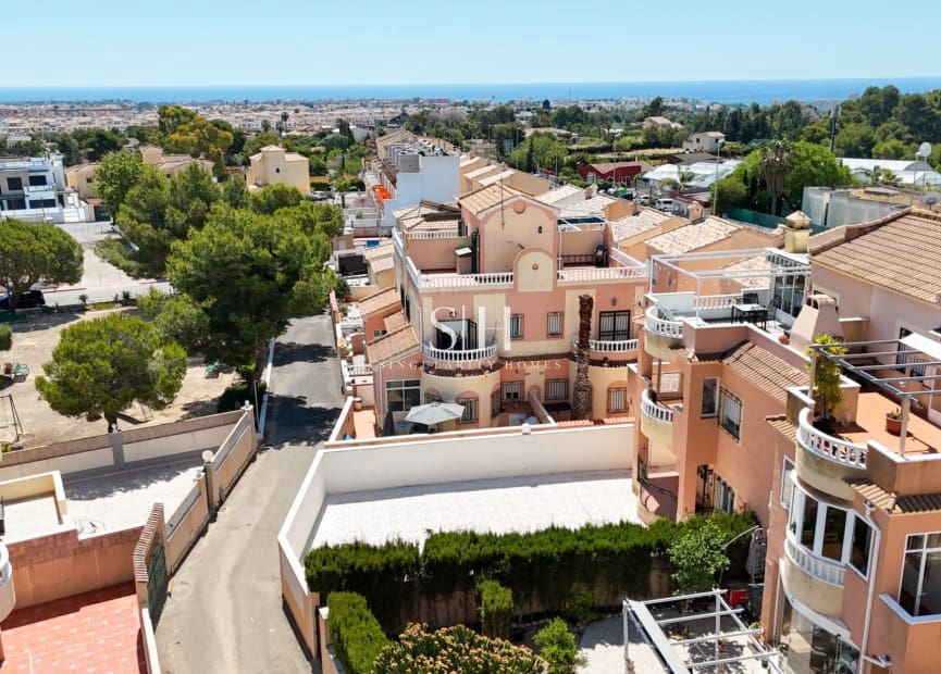 Apartamento de 2 habitaciones en Orihuela Costa en venta con piscina - 199.000 € (Ref: 9874313)