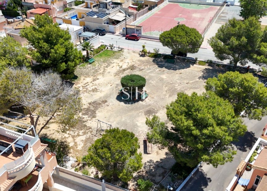 Apartamento de 2 habitaciones en Orihuela Costa en venta con piscina - 199.000 € (Ref: 9874313)