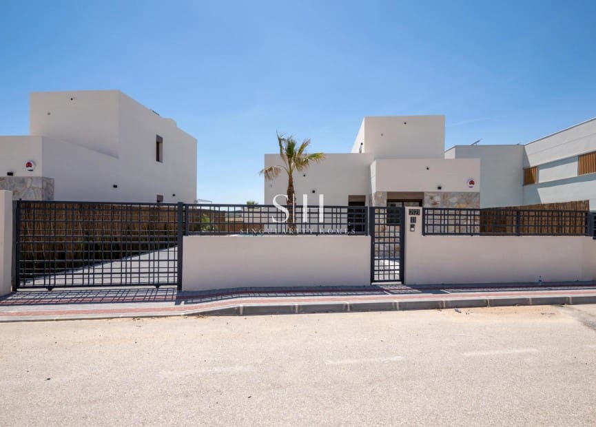 Chalet de 3 habitaciones en Algorfa en venta con piscina garaje - 489.000 € (Ref: 9883775)