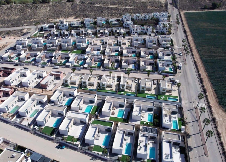 Chalet de 3 habitaciones en Algorfa en venta con piscina garaje - 489.000 € (Ref: 9883775)