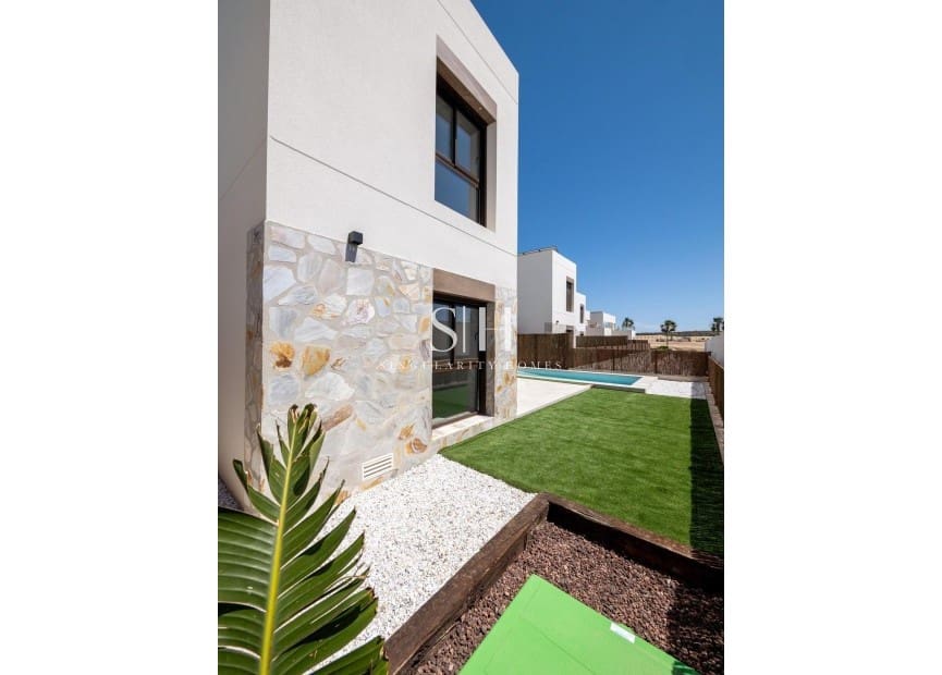 Chalet de 3 habitaciones en Algorfa en venta con piscina garaje - 489.000 € (Ref: 9883775)