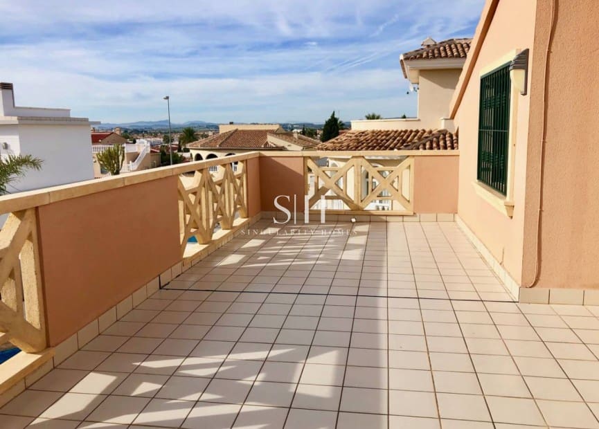 4 quarto Moradia para venda em Ciudad Quesada com piscina garagem - 520 000 € (Ref: 9914894)