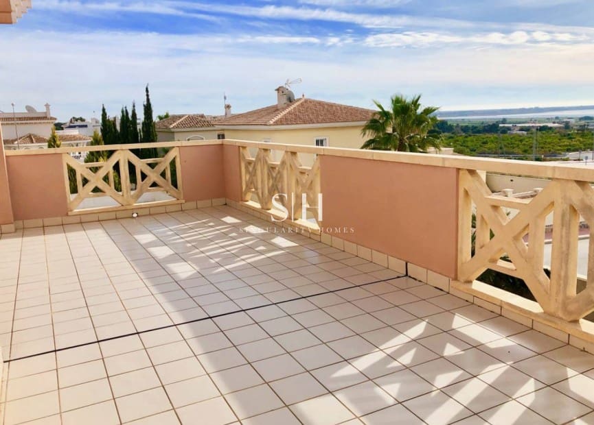 4 quarto Moradia para venda em Ciudad Quesada com piscina garagem - 520 000 € (Ref: 9914894)