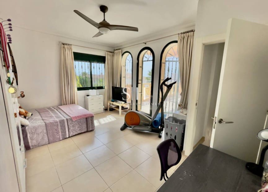 4 quarto Moradia para venda em Ciudad Quesada com piscina garagem - 520 000 € (Ref: 9914894)