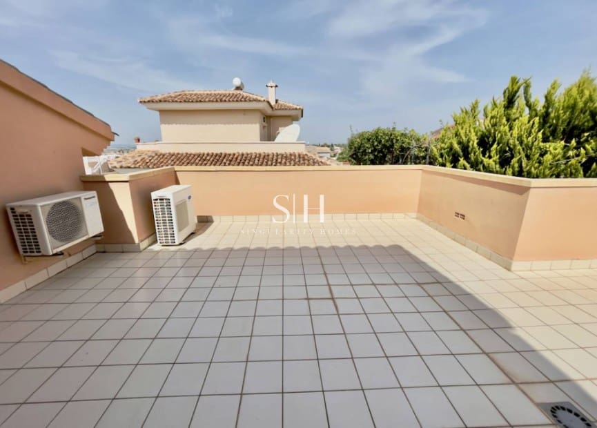 4 quarto Moradia para venda em Ciudad Quesada com piscina garagem - 520 000 € (Ref: 9914894)