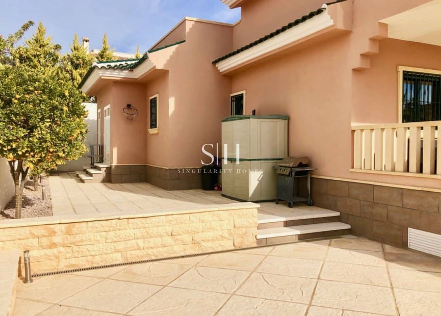 4 quarto Moradia para venda em Ciudad Quesada com piscina garagem - 520 000 € (Ref: 9914894)