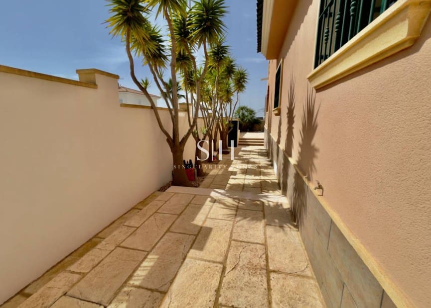 4 quarto Moradia para venda em Ciudad Quesada com piscina garagem - 520 000 € (Ref: 9914894)
