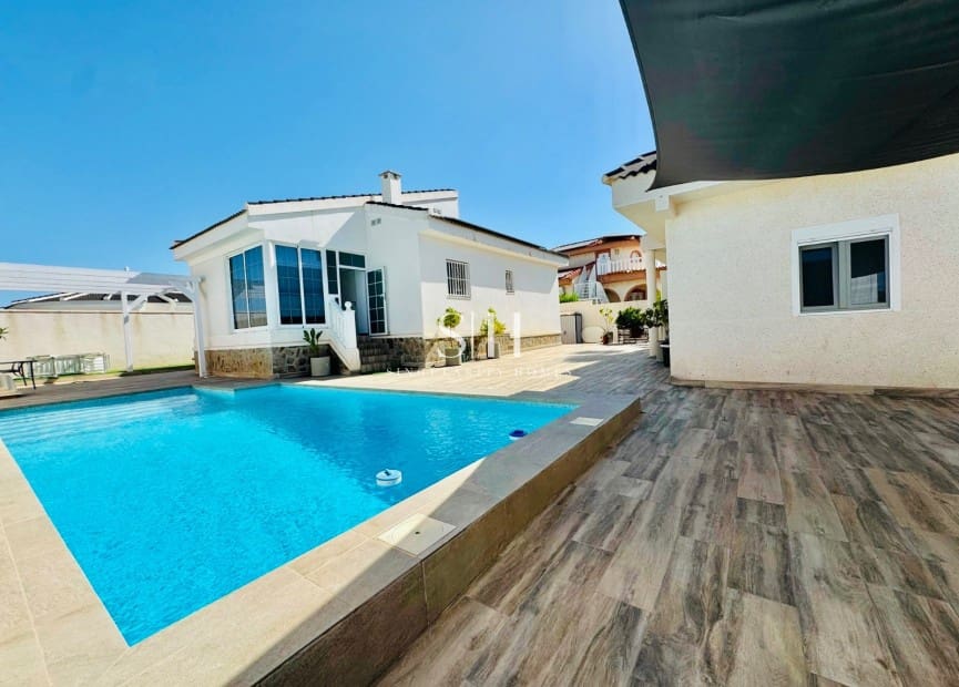 4 camera da letto Villa in vendita in Ciudad Quesada con piscina garage - 470.000 € (Rif: 9914898)