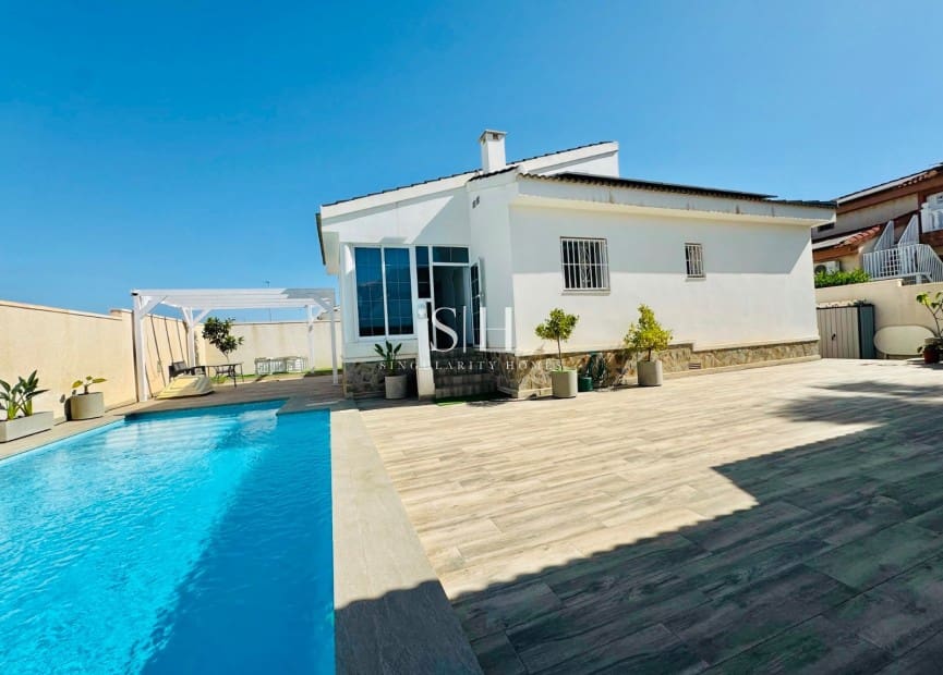4 camera da letto Villa in vendita in Ciudad Quesada con piscina garage - 470.000 € (Rif: 9914898)