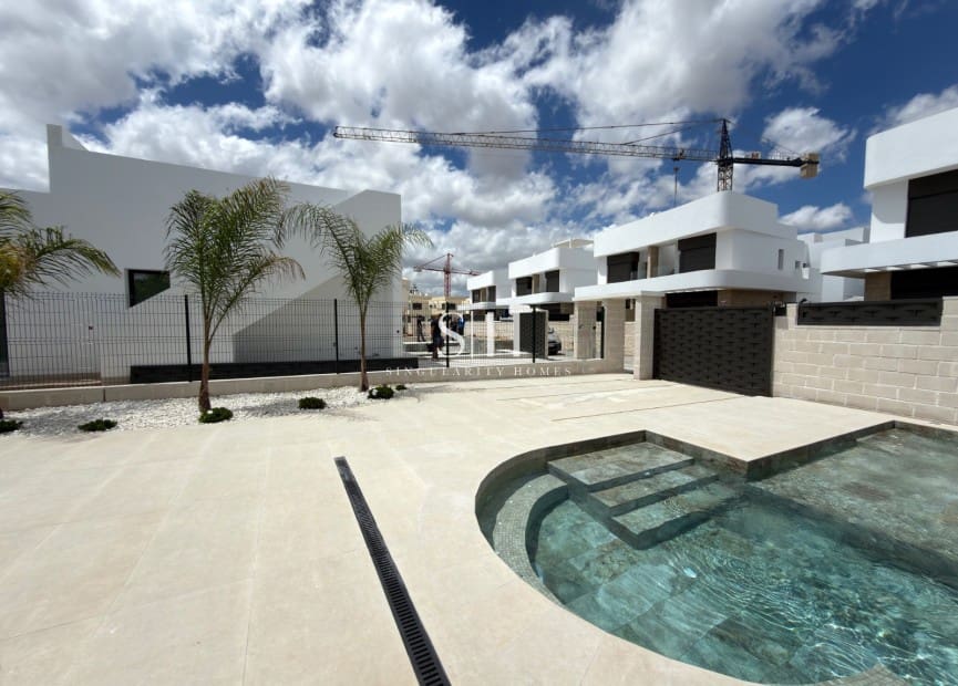 3 bedroom Villa for sale in Los Montesinos with pool - € 499,000 (Ref: 9919246)