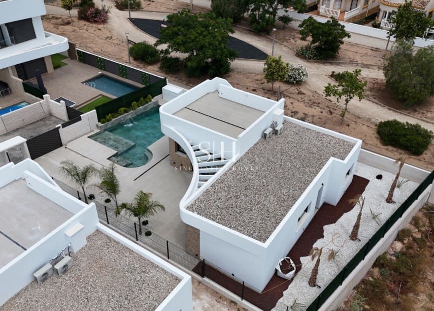 3 bedroom Villa for sale in Los Montesinos with pool - € 499,000 (Ref: 9919246)