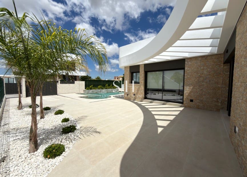 3 bedroom Villa for sale in Los Montesinos with pool - € 499,000 (Ref: 9919246)