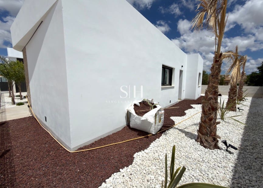 3 bedroom Villa for sale in Los Montesinos with pool - € 499,000 (Ref: 9919246)