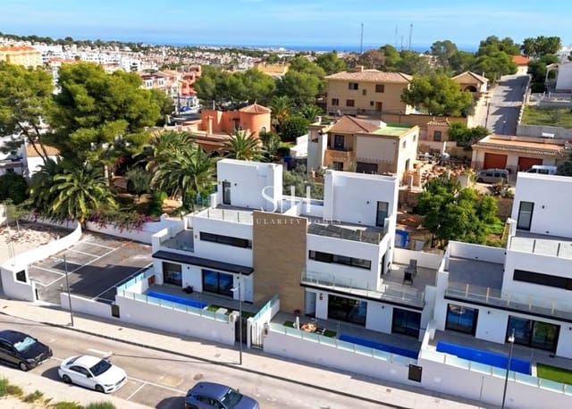 2 camera da letto Villa in vendita in Villamartin, Orihuela con piscina garage - 425.000 € (Rif: 9919250)