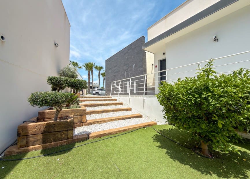 5 soverom Villa til salgs i San Miguel de Salinas med svømmebasseng - € 679 000 (Ref: 9919253)