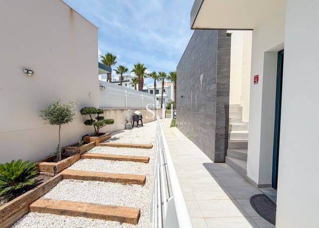 5 slaapkamer Villa te koop in San Miguel de Salinas met zwembad - € 649.000 (Ref: 9919253)