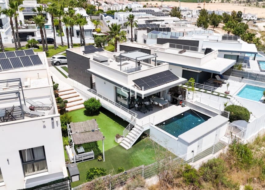 5 soverom Villa til salgs i San Miguel de Salinas med svømmebasseng - € 679 000 (Ref: 9919253)