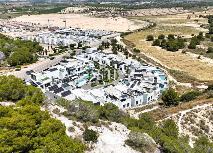 5 soverom Villa til salgs i San Miguel de Salinas med svømmebasseng - € 679 000 (Ref: 9919253)