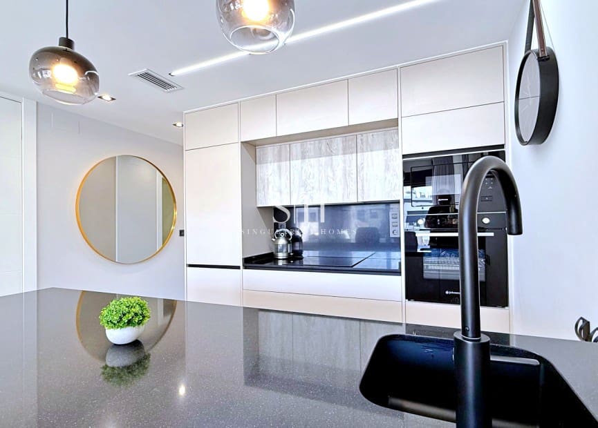 2 soverom Penthouse til salgs i Orihuela Costa med svømmebasseng garasje - € 379 000 (Ref: 9919255)