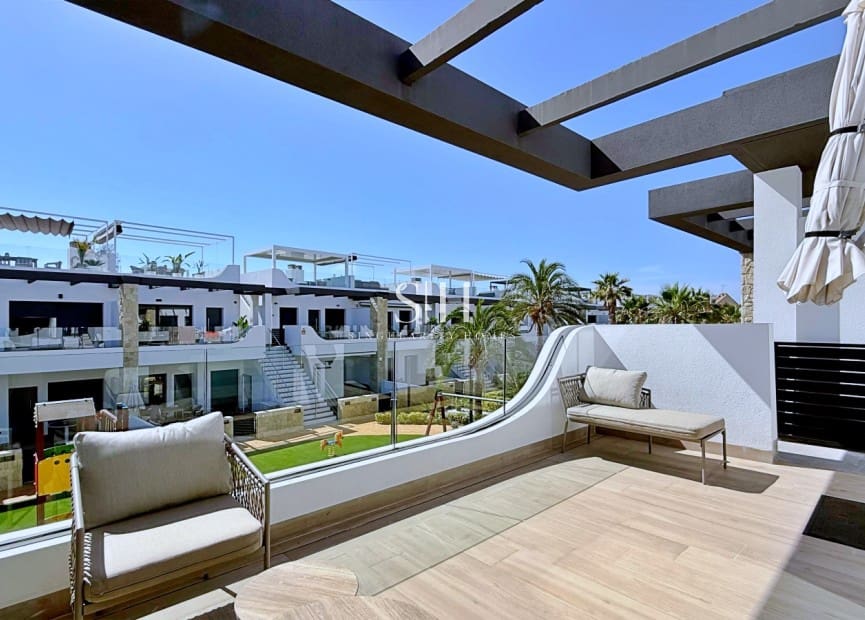 2 soverom Penthouse til salgs i Orihuela Costa med svømmebasseng garasje - € 379 000 (Ref: 9919255)