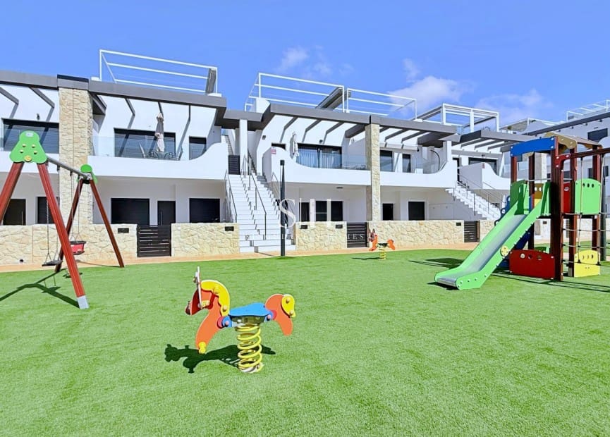 2 soverom Penthouse til salgs i Orihuela Costa med svømmebasseng garasje - € 379 000 (Ref: 9919255)