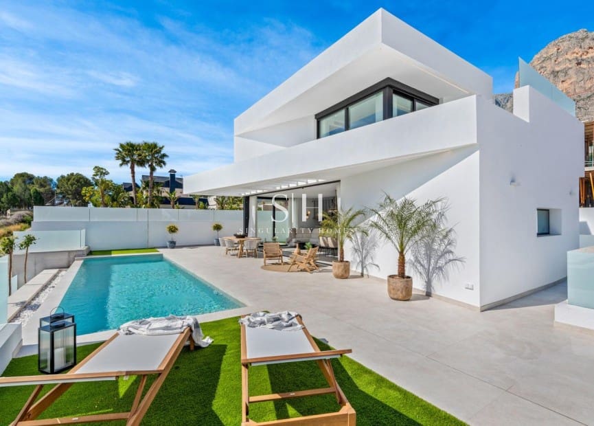 3 bedroom Villa for sale in Polop with pool garage - € 755,000 (Ref: 9919928)