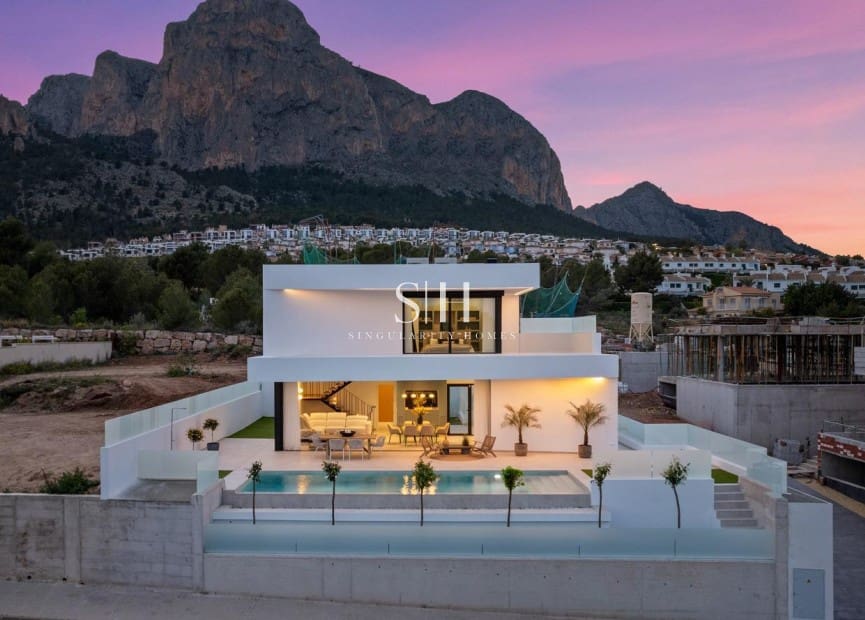 3 bedroom Villa for sale in Polop with pool garage - € 755,000 (Ref: 9919928)