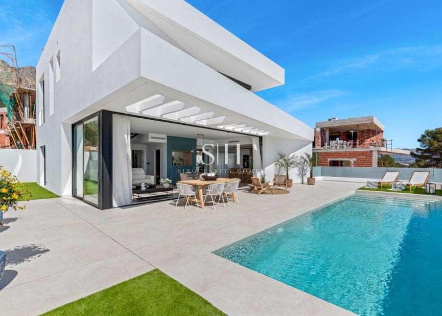 3 bedroom Villa for sale in Polop with pool garage - € 755,000 (Ref: 9919928)