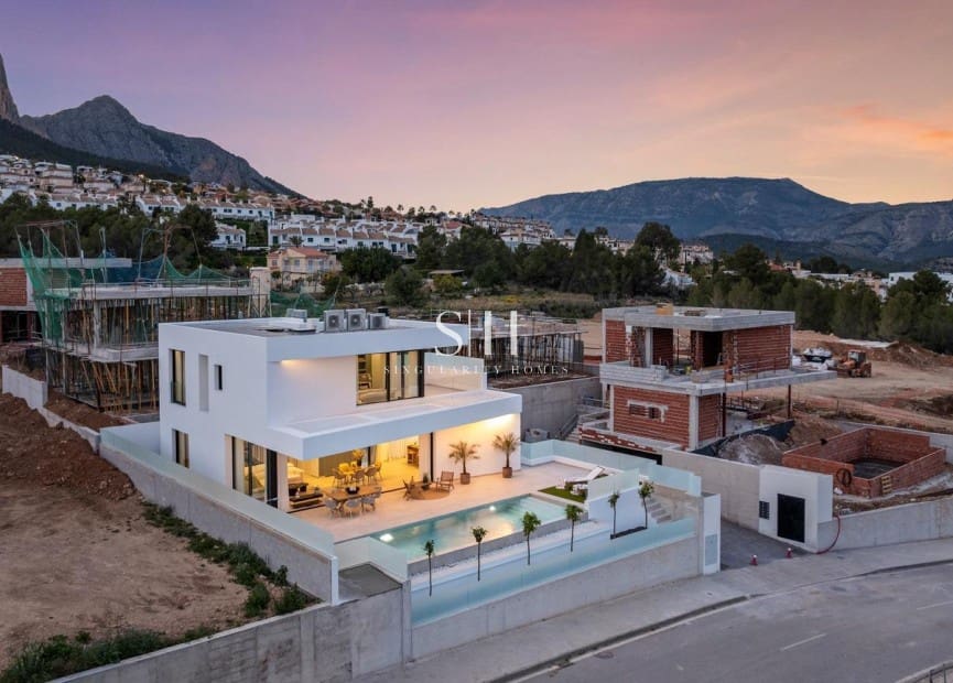 3 bedroom Villa for sale in Polop with pool garage - € 755,000 (Ref: 9919928)
