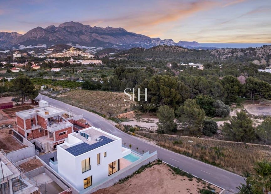 3 bedroom Villa for sale in Polop with pool garage - € 755,000 (Ref: 9919928)