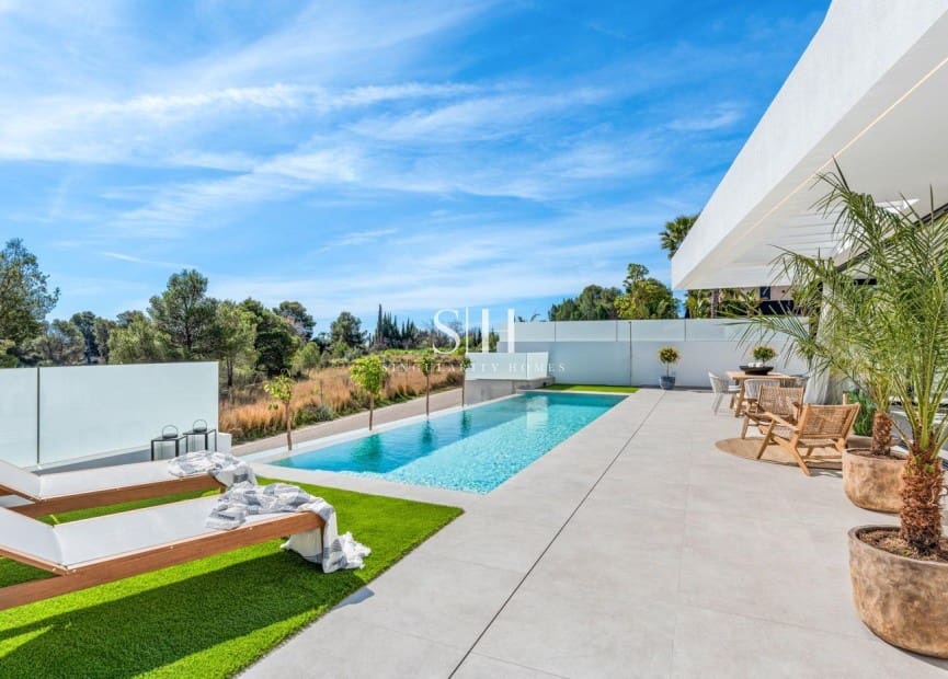 3 bedroom Villa for sale in Polop with pool garage - € 755,000 (Ref: 9919928)