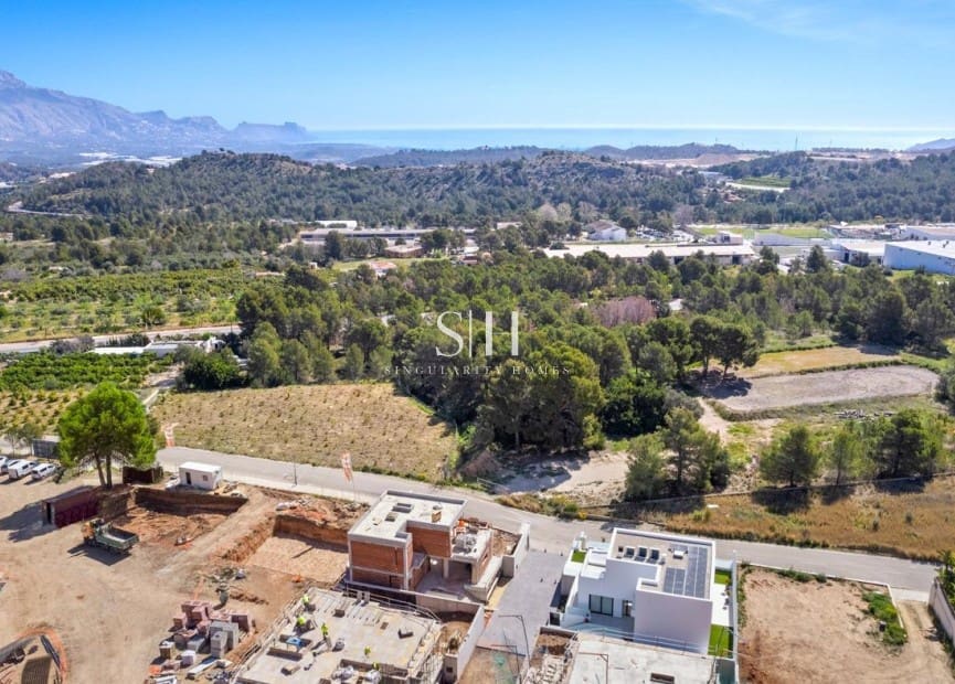 3 bedroom Villa for sale in Polop with pool garage - € 755,000 (Ref: 9919928)