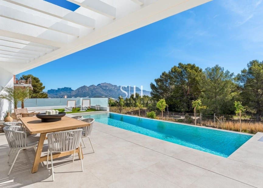 3 bedroom Villa for sale in Polop with pool garage - € 755,000 (Ref: 9919928)