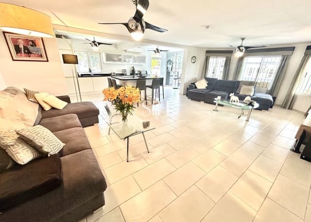 4 sypialnia Willa na sprzedaż w Catral z basenem garażem - 549 000 € (Ref: 9919956)