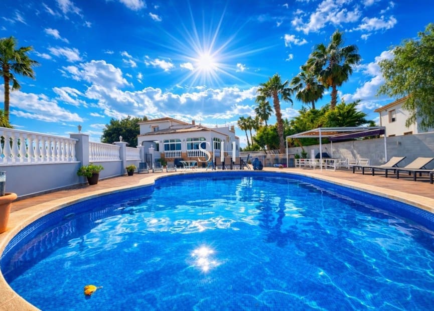 4 quarto Moradia para venda em Catral com piscina garagem - 549 000 € (Ref: 9919956)