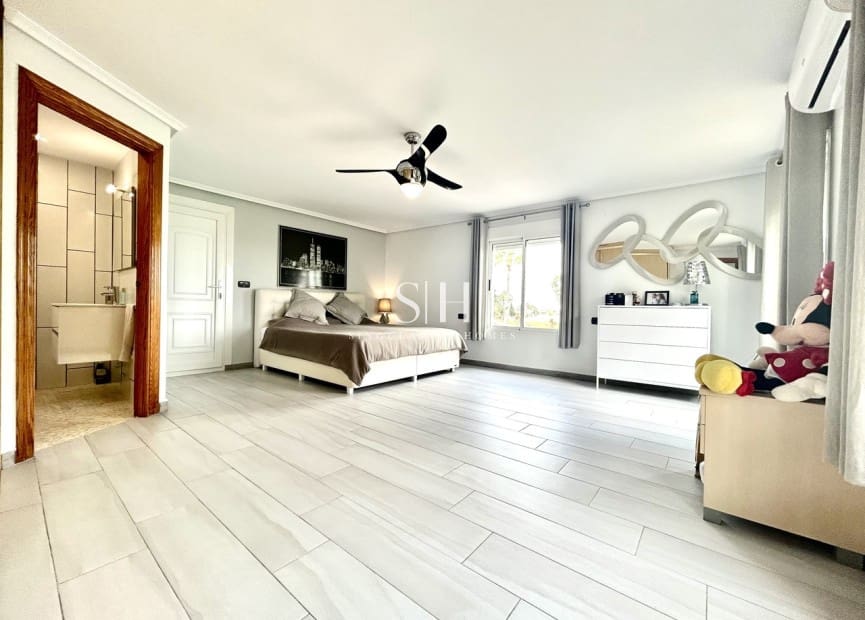 4 quarto Moradia para venda em Catral com piscina garagem - 549 000 € (Ref: 9919956)