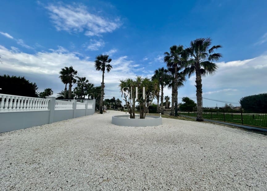 4 quarto Moradia para venda em Catral com piscina garagem - 549 000 € (Ref: 9919956)
