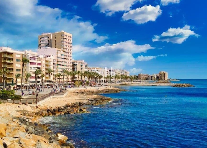 2 soverom Bungalow til salgs i Torrevieja med svømmebasseng garasje - € 330 000 (Ref: 9919965)