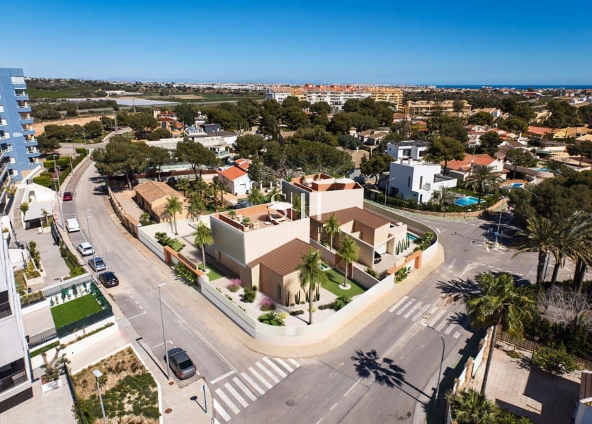 Chalet de 4 habitaciones en Dehesa de Campoamor en venta con piscina garaje - 1.550.000 € (Ref: 9919968)