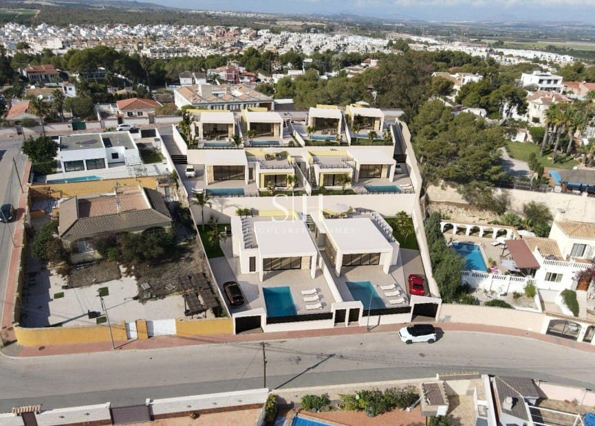 3 Zimmer Villa zu verkaufen in Los Balcones mit Pool Garage - 700.000 € (Ref: 9919970)