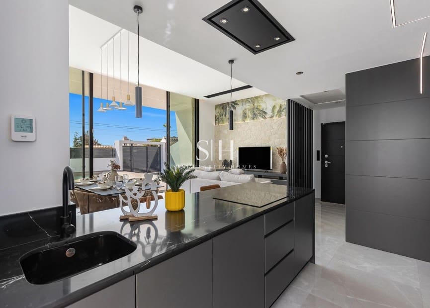3 Zimmer Villa zu verkaufen in Los Balcones mit Pool Garage - 700.000 € (Ref: 9919970)