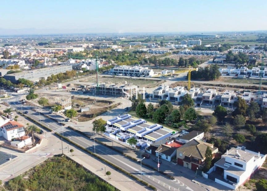 3 slaapkamer Rijtjeshuis te koop in Dolores met zwembad garage - € 459.900 (Ref: 9919985)