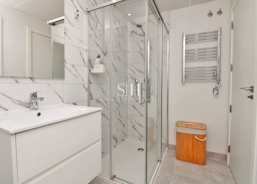 2 bedroom Apartment for sale in Villamartin with pool garage - € 229,000 (Ref: 9920001)
