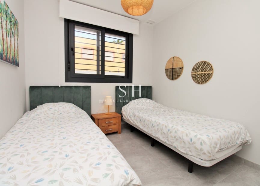 2 bedroom Apartment for sale in Villamartin with pool garage - € 229,000 (Ref: 9920001)